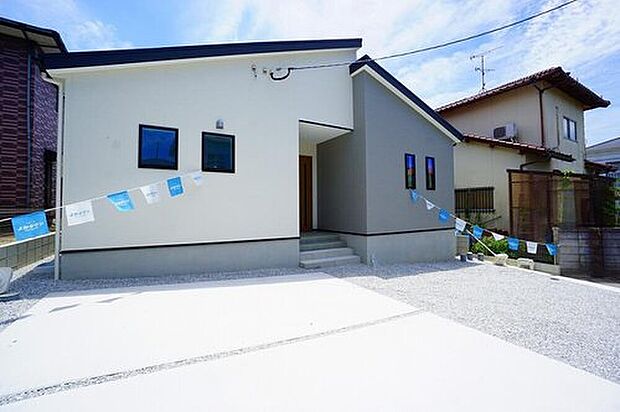 須恵ICまで車で約13分!(4.1km)遠出のお出かけや通勤に便利♪コンビニ・スーパー・ドラッグストアまで徒歩11分圏内♪周辺環境充実!