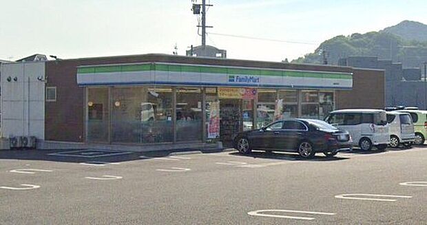 ファミリーマート飯塚秋松店(約476m)