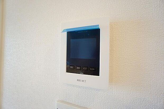 【TVモニター付きインターホン】防犯性、セキュリティ対策に安心できるテレビモニター付きインターフォンです。セールスマン対策にもなり安心できます。