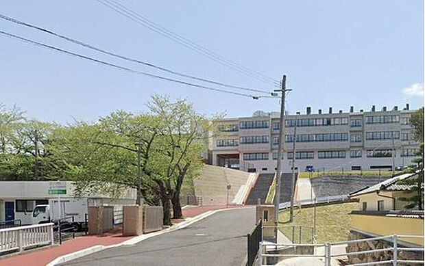 田川市立田川東中学校(約767m)