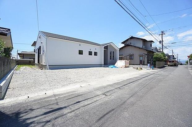 【前面道路】新生活におススメな物件をご紹介させていただきます^^是非お問合せ下さい^^最新の設備で気持ちの良い新生活を送りませんか。