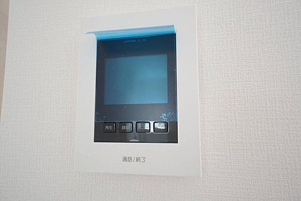 【テレビモニター付きインターフォン】1号棟。防犯性、セキュリティ対策に安心できるテレビモニター付きインターフォンです。セールスマン対策にもなり安心できます。