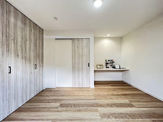 1階の洋室は6帖あり、子供の遊び部屋や来客時の対応にピッタリです