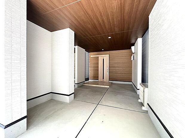 【ガレージ】駐車２台可能な広さがあるガレージ　☆　自転車置き場が多数必要なご家族も安心