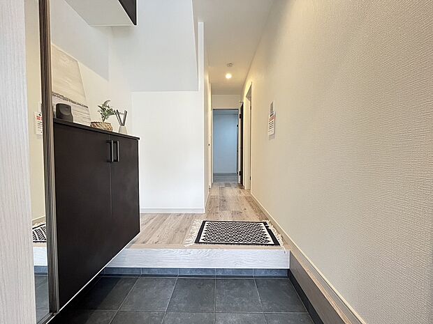 【玄関】姿見付のシューズボックス　☆　お出かけ前の身だしなみチェックもバッチリ