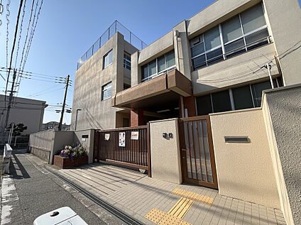 岸里小学校 560ｍ(徒歩7分)