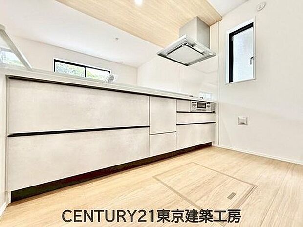 ◇対面式を採用したキッチンですので、リビングで寛ぐご家族をいつも感じられます。会話を楽しみながら家事ができます。