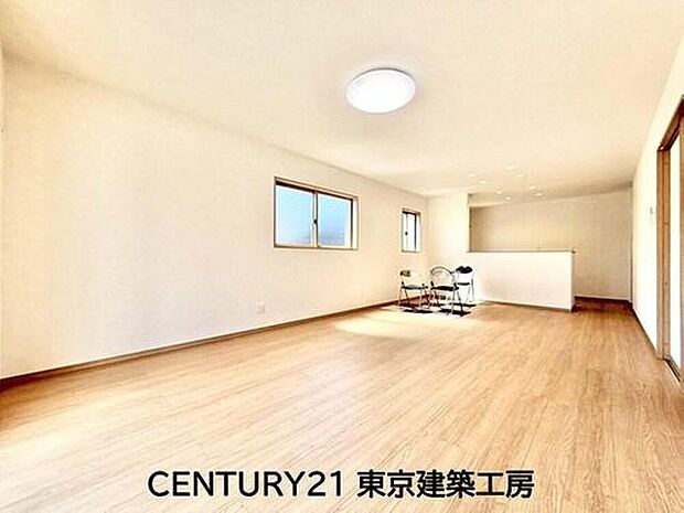 ◇採光良好なリビングは、ご家族の憩いの空間。居心地の良い快適な安らぎの場所にもなりそうです。