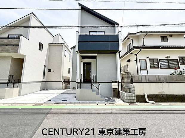 駅まで平坦なアプローチ！6ｍ幅の開放的な前面道路に面した閑静な住宅地。