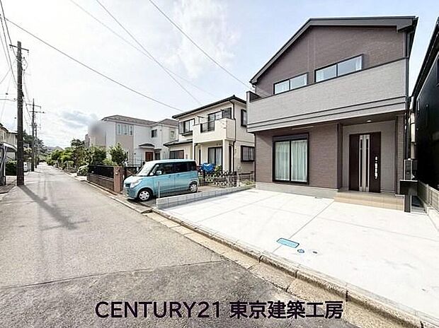 前面道路にゆとりがあるため、お車の駐車やすれ違いもスムーズにできますね♪