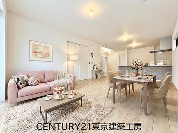 【家具はCGにてレイアウト】
◇オープンでのびやかな空間を生み出す、こだわりの「広がり」と「ゆとり」。ご家族の会話がはずむ開放的なLDKです♪