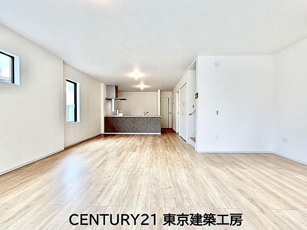 ◇採光良好なリビングは、ご家族の憩いの空間。居心地の良い快適な安らぎの場所にもなりそうです。