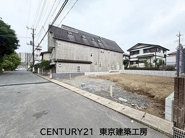 前面道路は広々8.0m!駐車もラクラク行えます!