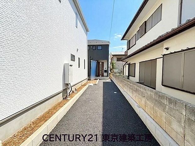 カースペース2台分を確保したゆとりの住まいです。