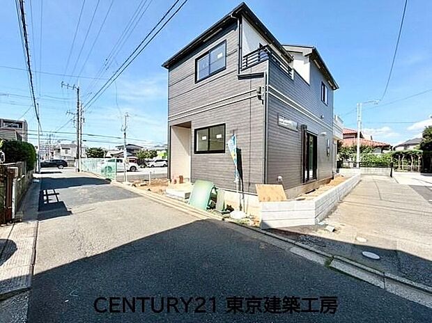 広い前面道路で駐車もスムーズです。