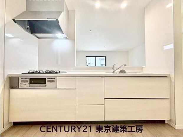 【キッチン】◇対面式を採用したキッチンですので、リビングで寛ぐご家族をいつも感じられます。会話を楽しみながら家事ができます。