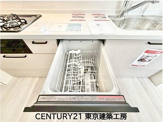 【キッチン】◇家事の最も強い味方の一つ…ビルトイン型の食器洗浄乾燥機。手洗いでは落ちない汚れも高温・高圧ですっきり。お片付けの時間を短縮してくれるのも嬉しいですね。