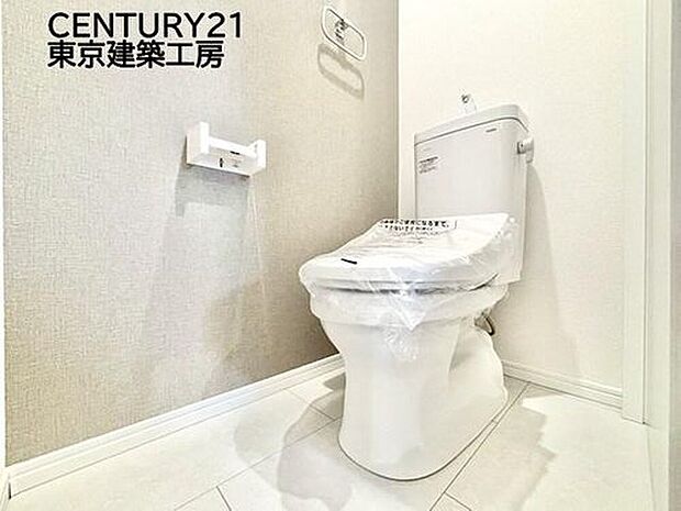 【トイレ】トイレを癒しの場と考える人は少なくありません。だからこそ、くつろげる場所であってほしいと思っている人も多いでしょう。機能面でも癒しやくつろぎの空間に相応しいトイレとなっています。