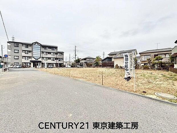 【前面道路含む現地写真】この街とこの家で暮らしたくなる魅力が満載。利便性と自然、周辺環境の心地よさは写真や文章では伝えきれません。日々の動線や採光、周辺施設との距離感まで、ぜひ現地でご体感ください。