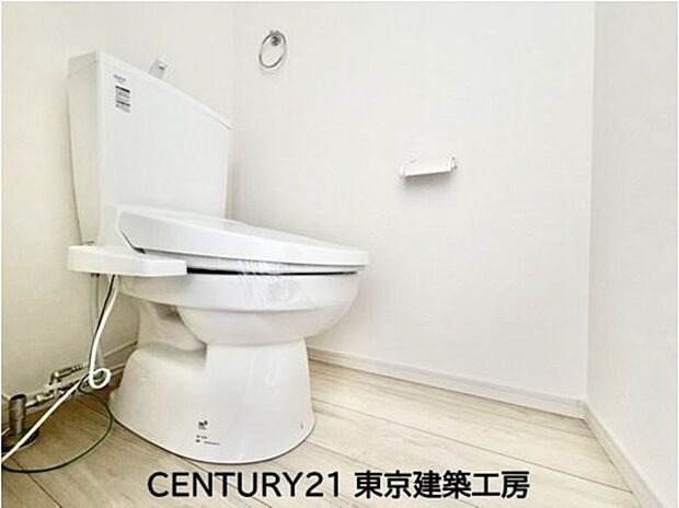 【トイレ】清潔感のあるホワイトで統一された、明るく爽やかなトイレ空間です♪毎日気持ちよくお使いいただけます。