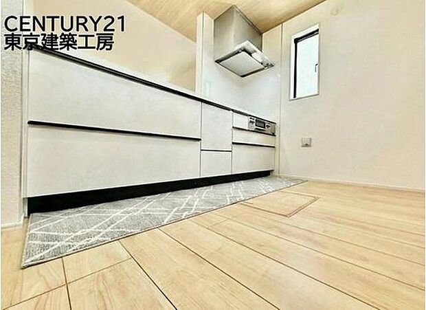 【同形状・同仕様写真(キッチン)】【同仕様:家具はCGにてレイアウト】
◇対面式を採用したキッチンですので、リビングで寛ぐご家族をいつも感じられます。会話を楽しみながら家事ができます。
