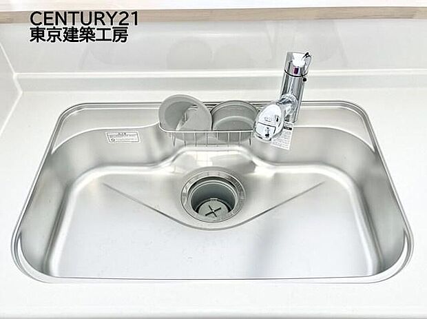 【同形状・同仕様写真(キッチン）】◇調理がはかどるシステムキッチン♪収納豊富で、シンクも作業スペースも広いのでスムーズに料理ができますね。３口コンロ、グリル付き。