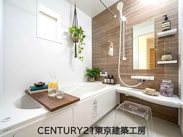 【同形状・同仕様写真(浴室）】【同仕様：家具はCGにてレイアウト】◇窓付きのバスルーム。陽射し差し込む明るい環境は、日中の入浴も気持ち良くお使い頂けそうです。また、換気環境も良好です。