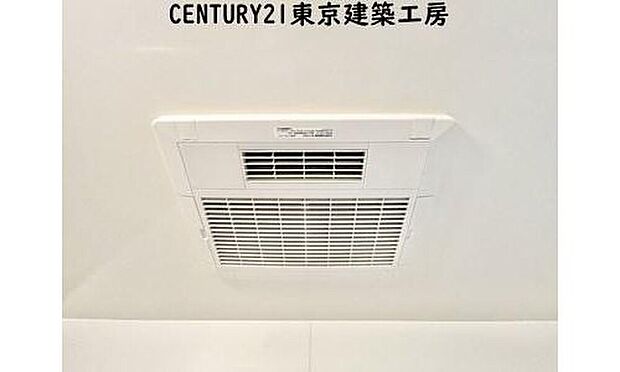 【浴室暖房乾燥機】浴室暖房乾燥機付きですので雨の日もお洗濯に困りません♪

