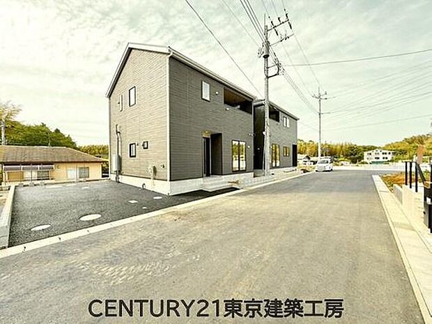 【前面道路含む現地写真】JR総武本線「四街道」駅までバス7分の立地。大日小学校・四街道北中学校区で、ミニストップまで徒歩9分と、通勤・通学から毎日のお買い物まで便利な住環境が整っています。