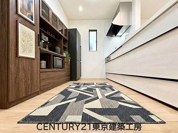 【同形状・同仕様写真(キッチン）】【同仕様：家具はCGにてレイアウト】◇対面式を採用したキッチンですので、リビングで寛ぐご家族をいつも感じられます。会話を楽しみながら家事ができます。