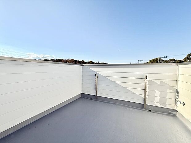 ■ 心地よい風と光を感じる、くつろぎのバルコニー