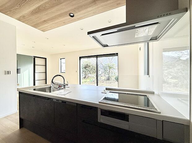 ■美味しい時間が生まれる、笑顔あふれるキッチン