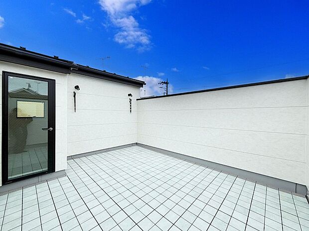 ■ 自然を身近に感じる、開放的なバルコニー