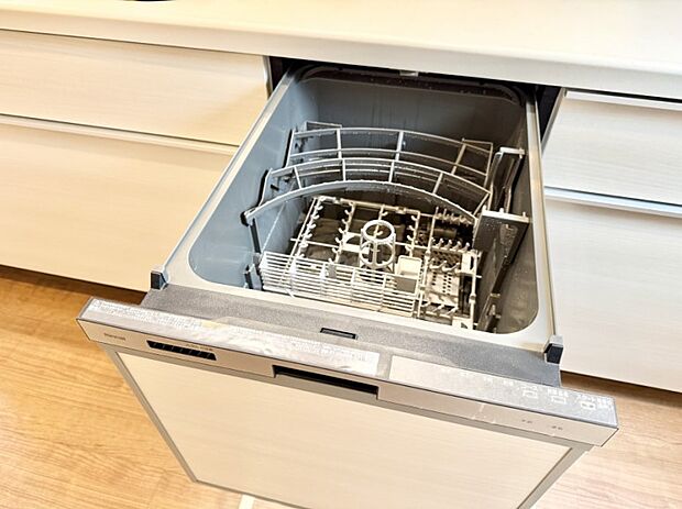 【食洗機】■食洗機を標準装備！毎日の洗い物の負担を軽減できます  