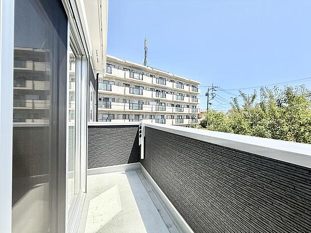 【バルコニー】■ 空を眺めながら、ほっと一息つける特別な空間