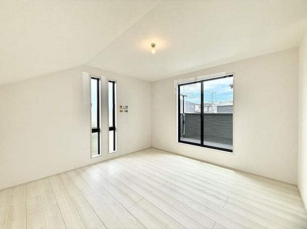 【リビング以外の居室】■清潔感あふれるお部屋で毎日を快適に過ごせます