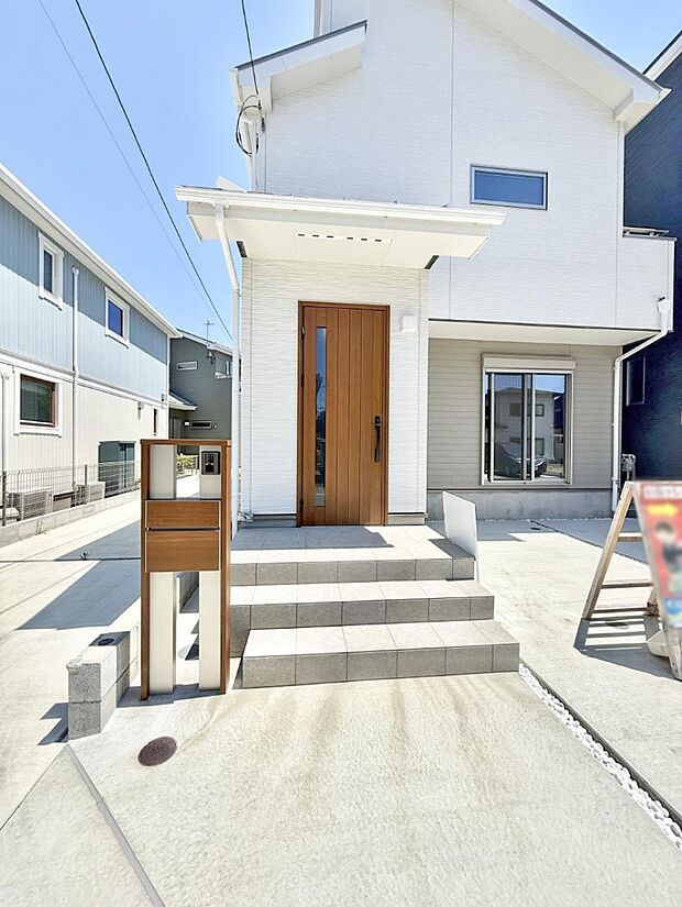 【玄関】■ 帰るたびにホッとする、安心感のある佇まい