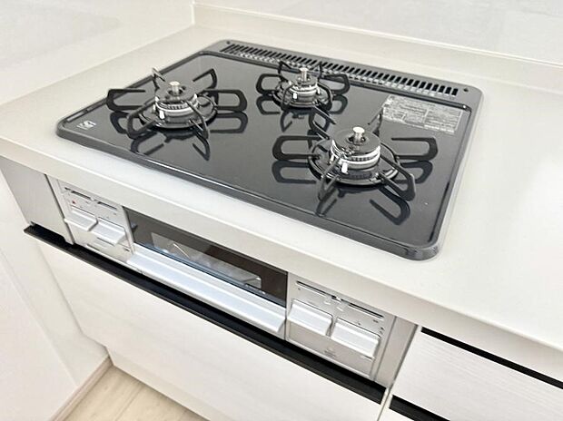 【3口ガスコンロ】■一度に多くの料理ができ便利で効率的