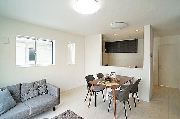 【リビング】■落ち着いた雰囲気で、リラックスできる快適な空間