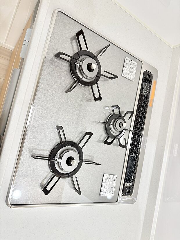 【3口ガスコンロ】■複数の鍋が同時に使えますね