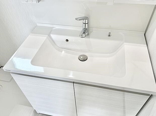 【ハンドシャワー付洗面台】■手洗いや顔を洗う時も快適に使える便利なシャワー