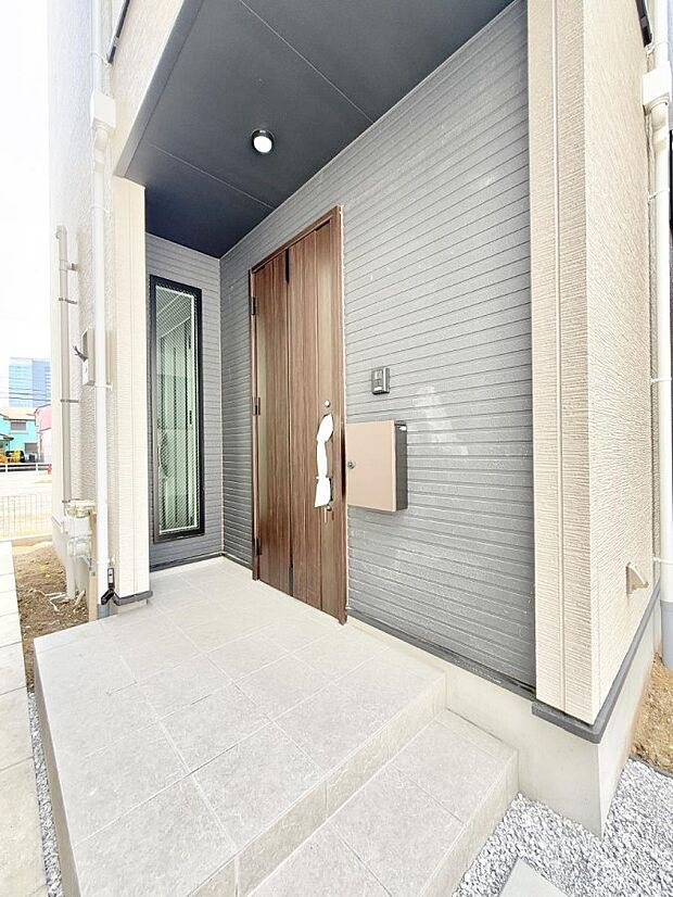 【玄関】■ 帰るたびにホッとする、安心感のある佇まい