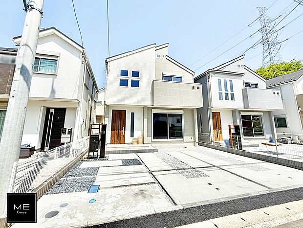 【現地外観写真】■暮らしを彩る充実した設備仕様が備わった住まい