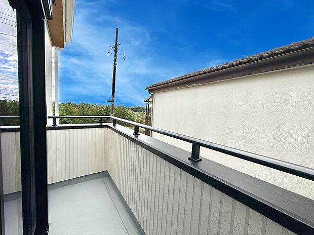 【バルコニー】■ 空を眺めながら、ほっと一息つける特別な空間