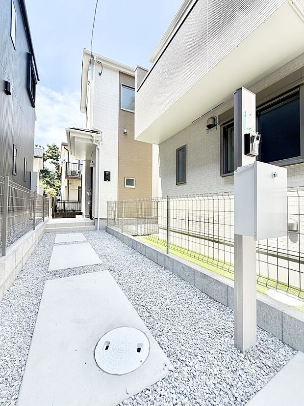 【玄関】■ 帰るたびにホッとする、安心感のある佇まい