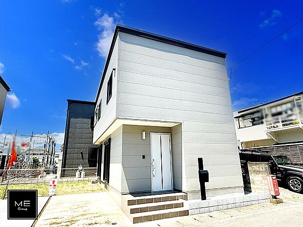 【現地外観写真】■暮らしを彩る充実した設備仕様が備わった住まい