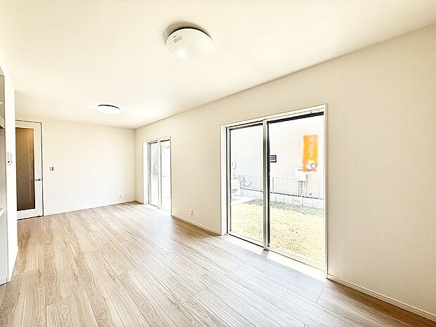 【リビングダイニング】■日常をちょっと特別にする、憩いの空間