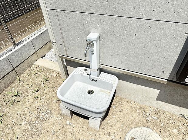 【その他現地】■ガーデニングや洗車などの際に大活躍な屋外立水栓  