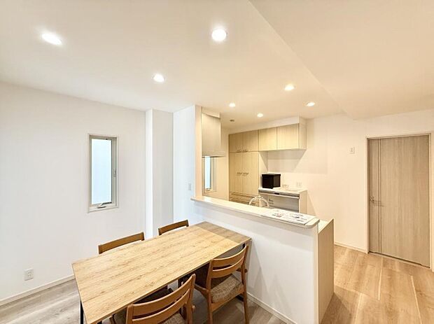 【ダイニング】■ふとした瞬間に幸せを感じる、心地よい場所