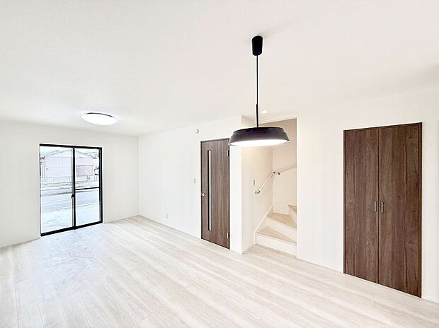 【ダイニング】■温もりを感じる、居心地のいいリビング